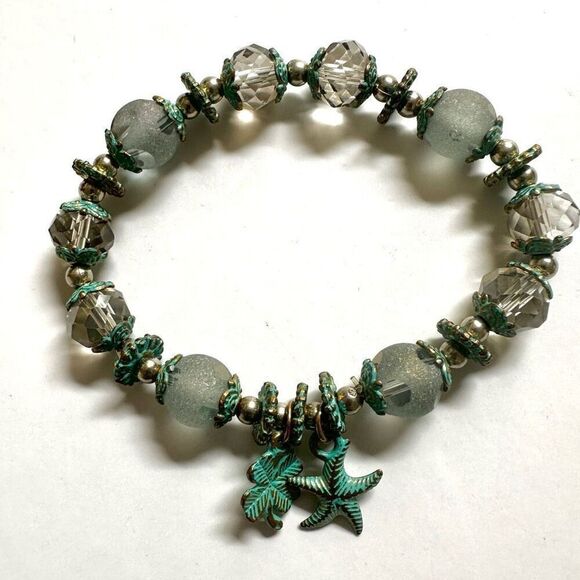 Green crystal starfish clover charm beaded stretchy bracelet - Picture 8 of 10